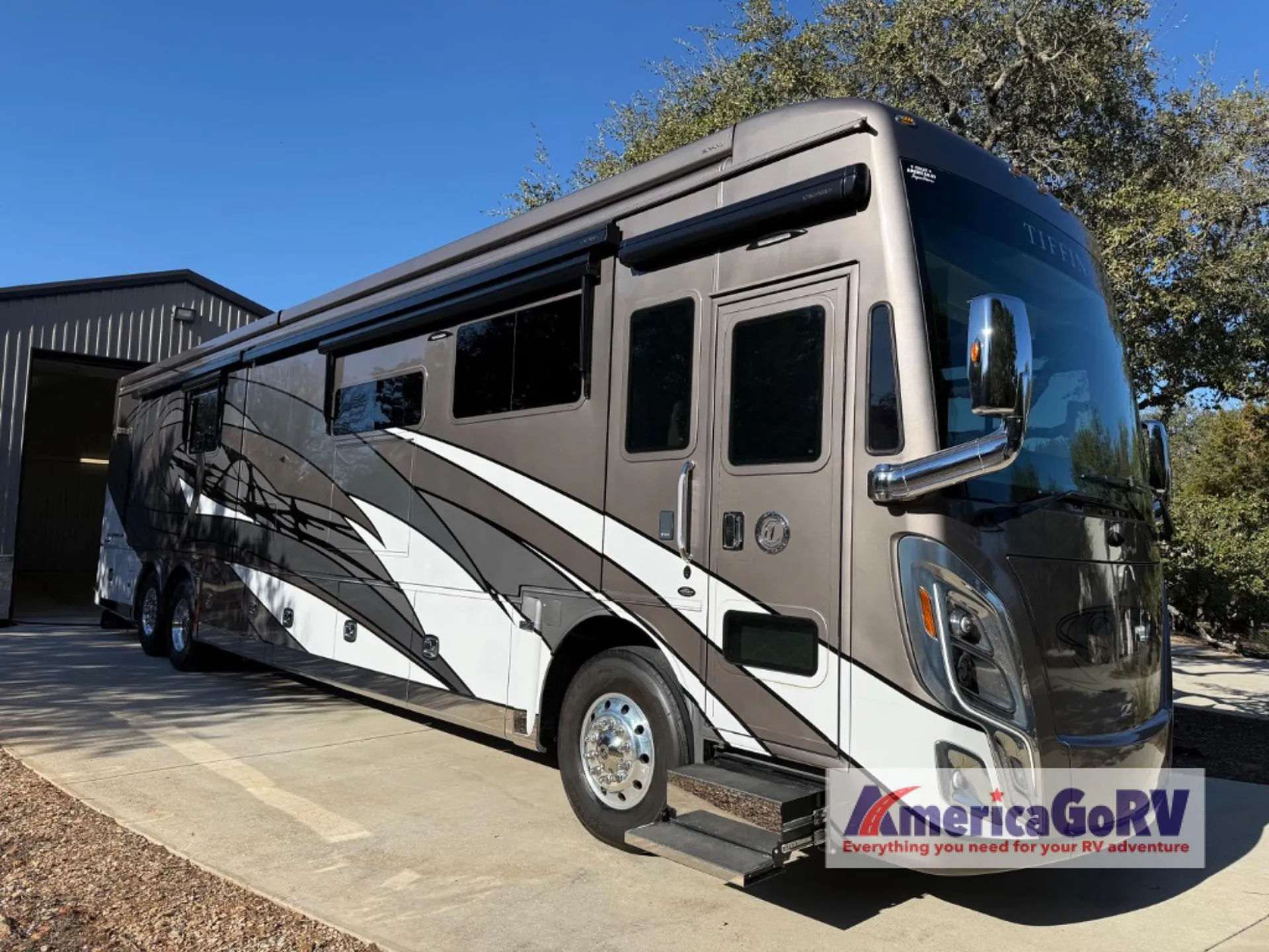 2020 Tiffin Zephyr 45 PZ - Photo 2
