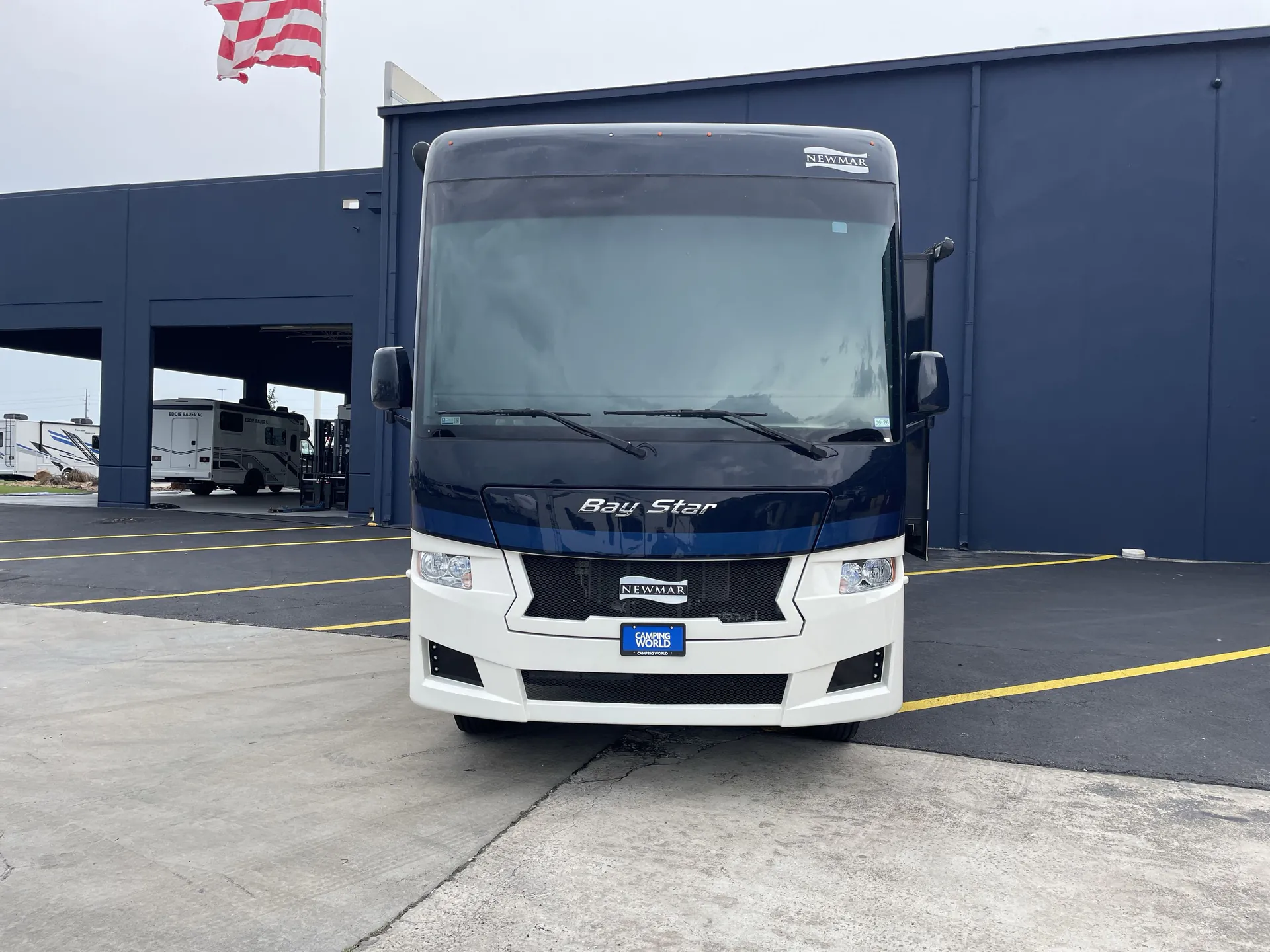 2023 Newmar Bay Star 3629 — front