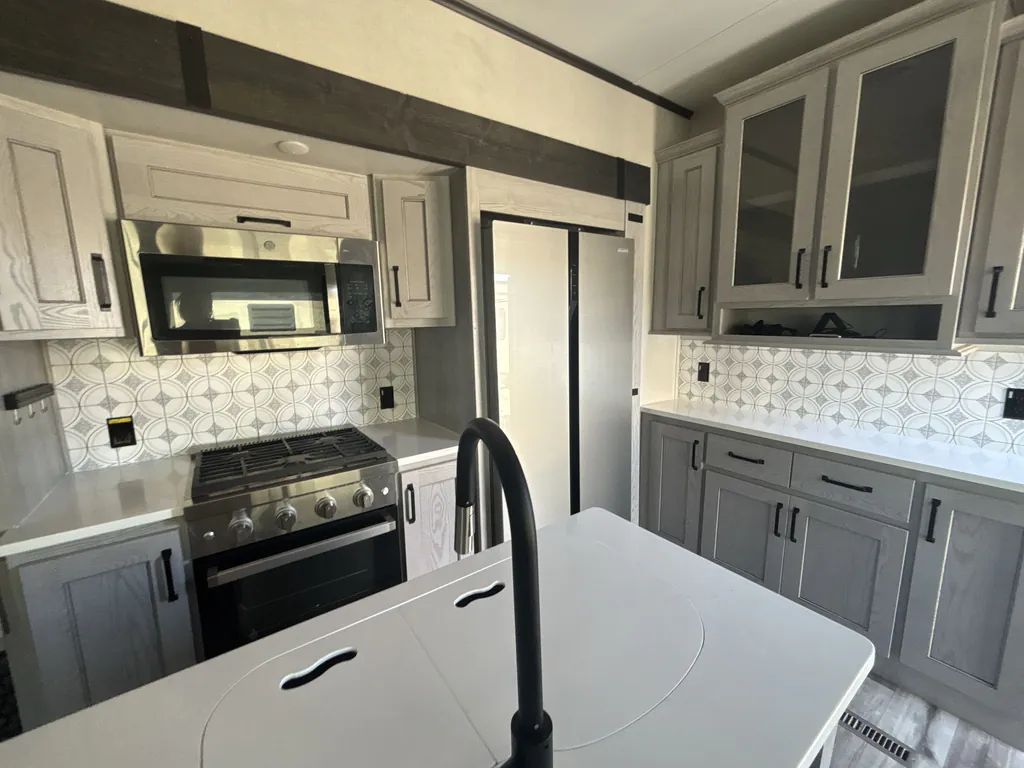 2024 Keystone Montana High Country 381TB, Photos photo 10