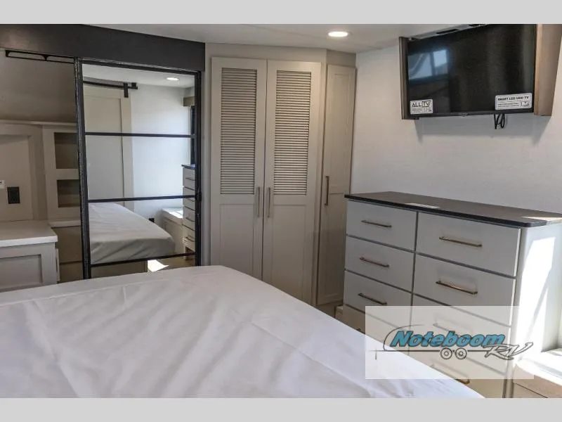 2027 Alliance RV Paradigm 340RL - Photo 4