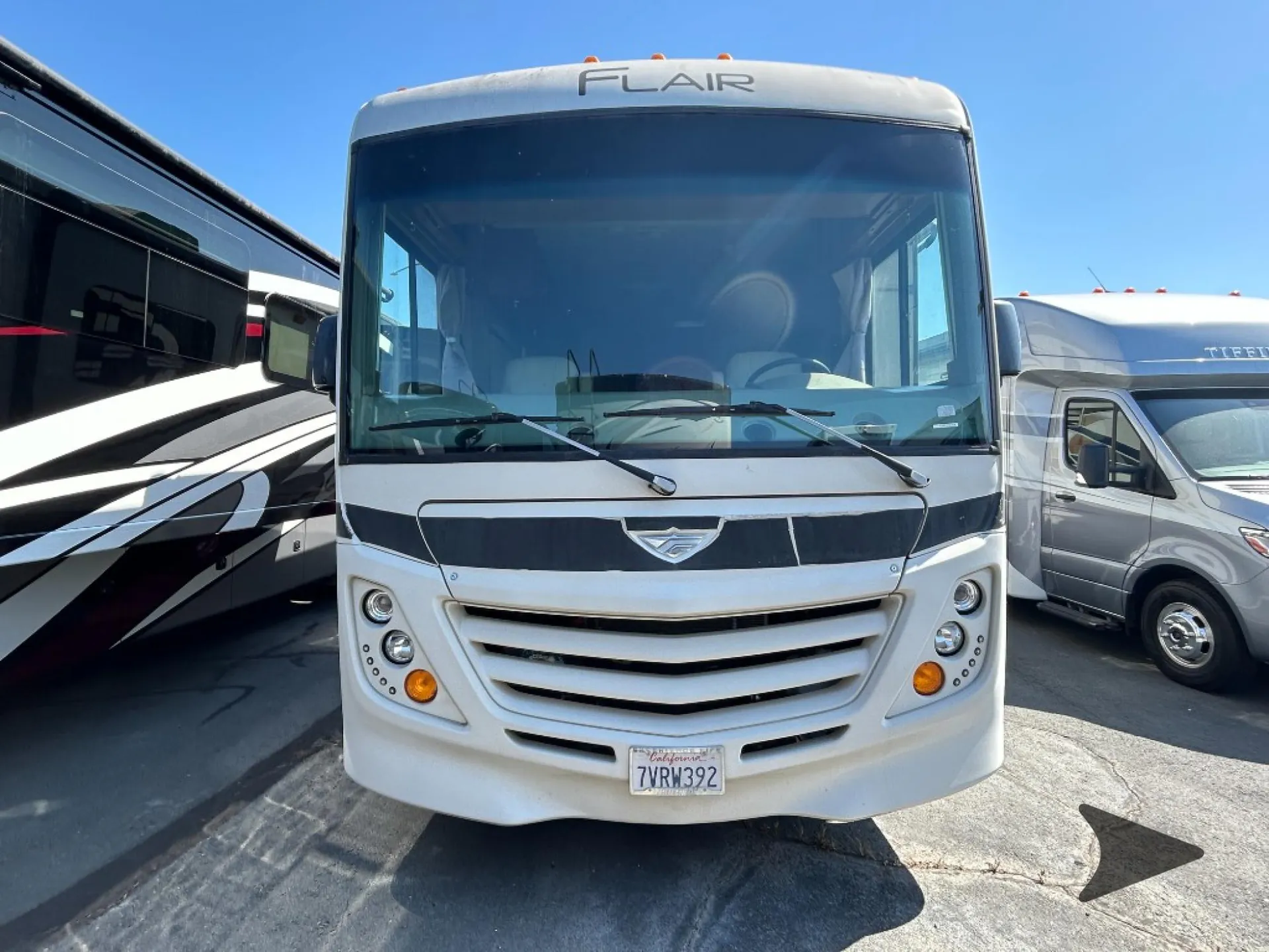 2017 Fleetwood Flair LXE 30U - Photo 3