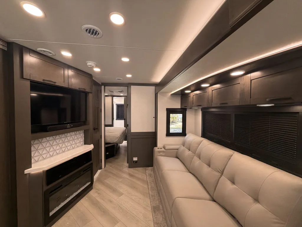 2027 Entegra Coach Accolade 37K, Photos photo 4
