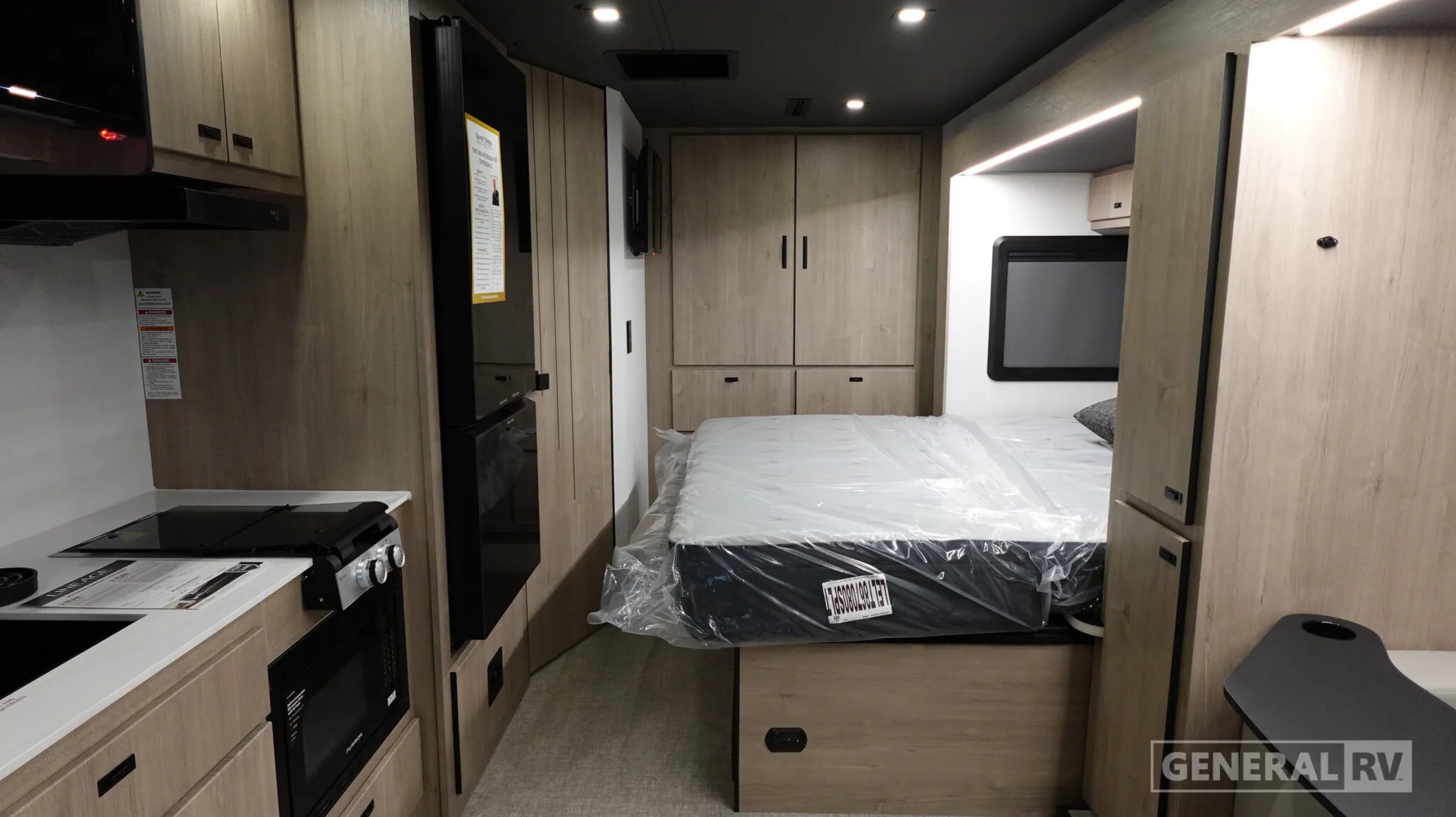 2027 Grand Design Lineage Series M 25FW - Photo 3