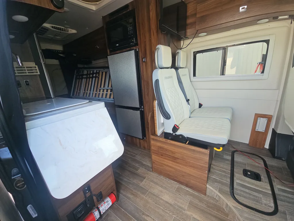 2022 Winnebago Travato 59G, Photos photo 2