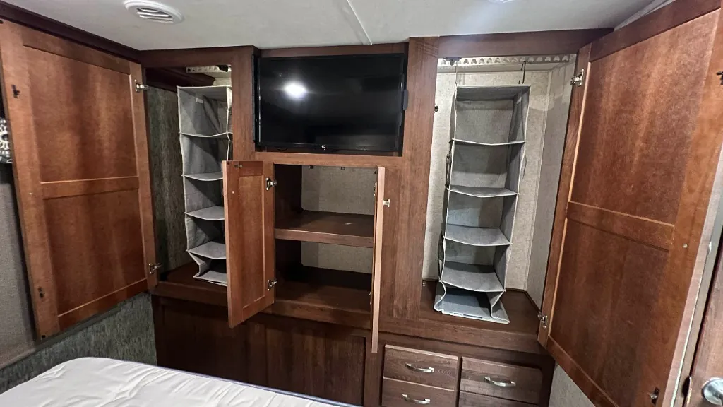 2018 Forest River Sunseeker 3010DS — Photo 5