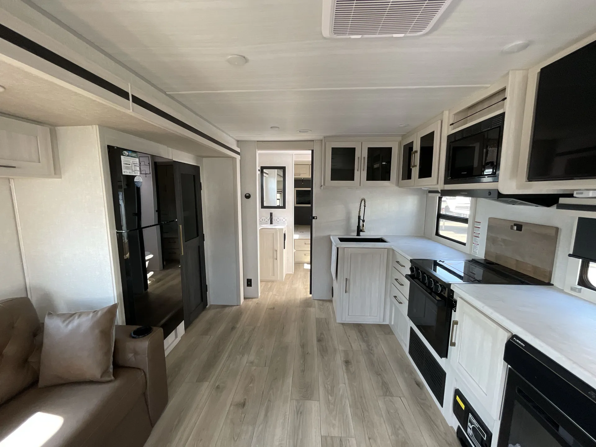 2025 Forest River Grand Surveyor 253RLS — living area main