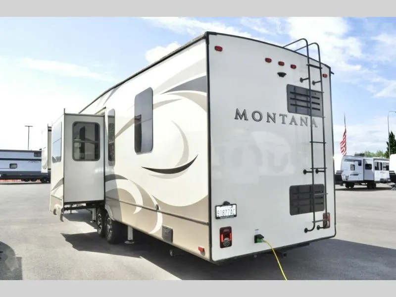 2019 Keystone Montana 3700LK - Photo 4
