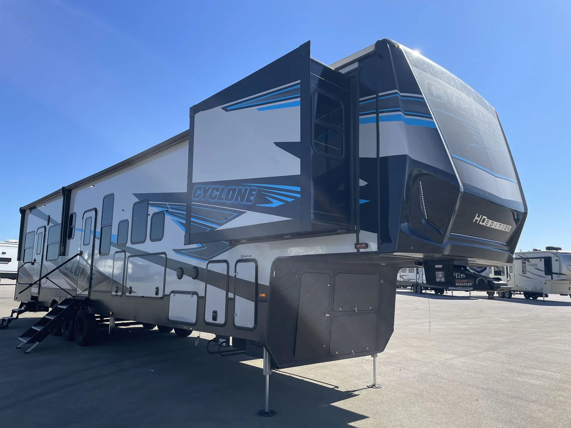 2025 Heartland Cyclone CY 4215 - Photo 2