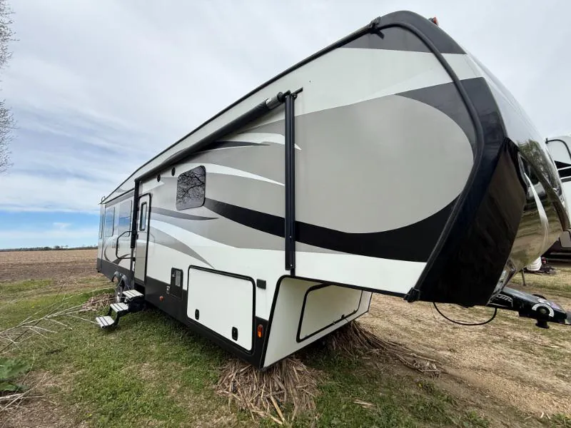 2016 Keystone Laredo 350FB - Photo 2
