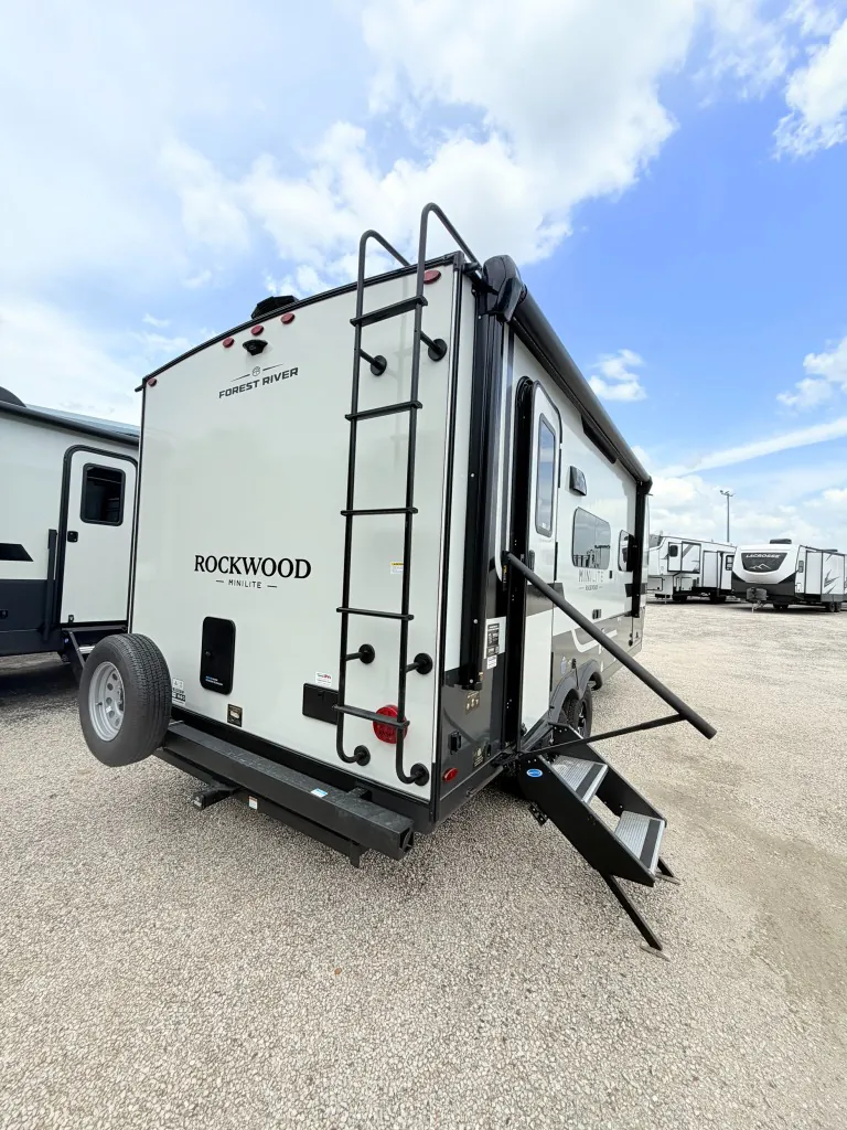 2027 Forest River Rockwood Mini Lite 2109S - Photo 3