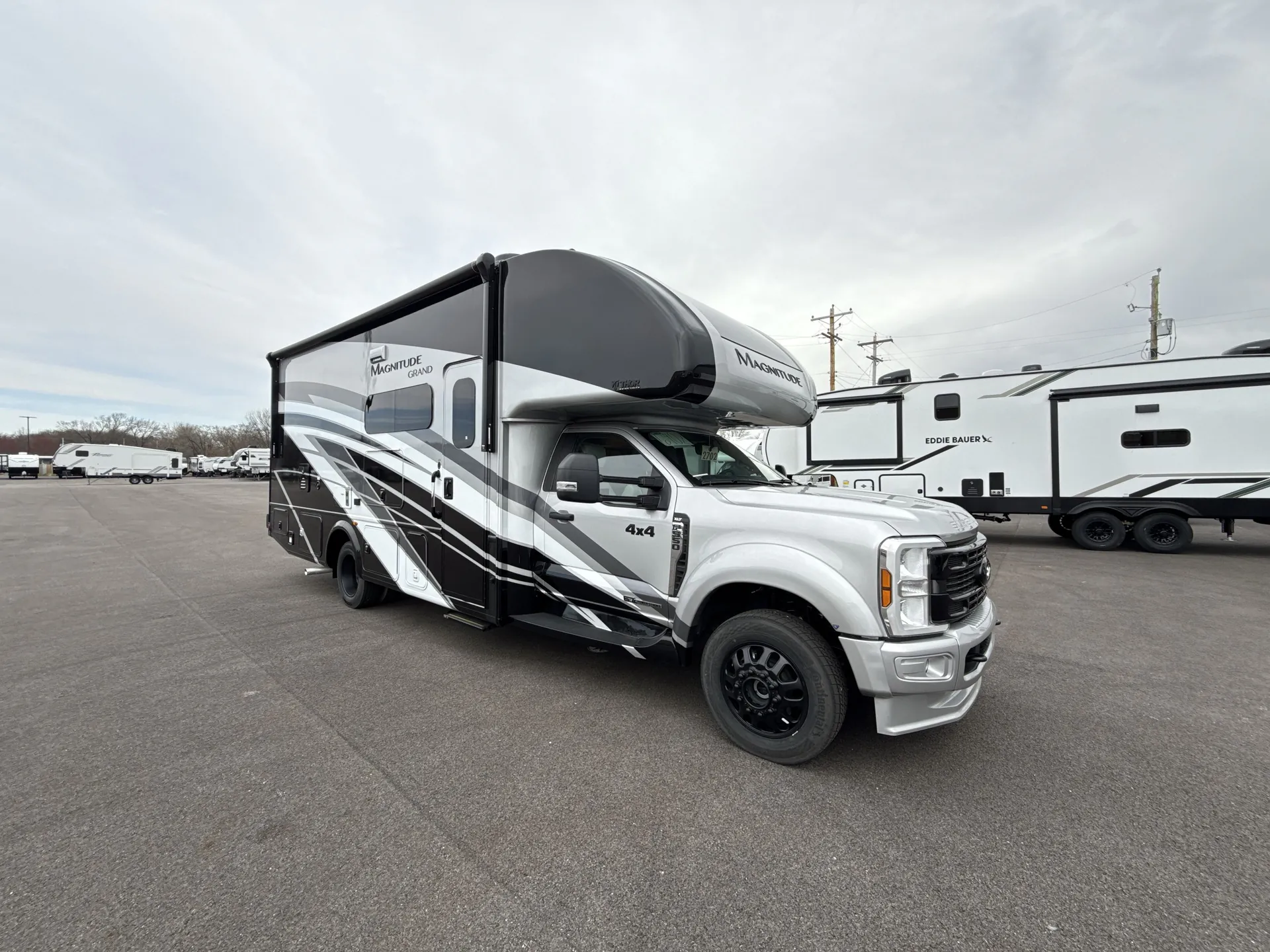 2025 Thor Motor Coach Magnitude Grand S29 - Photo 2