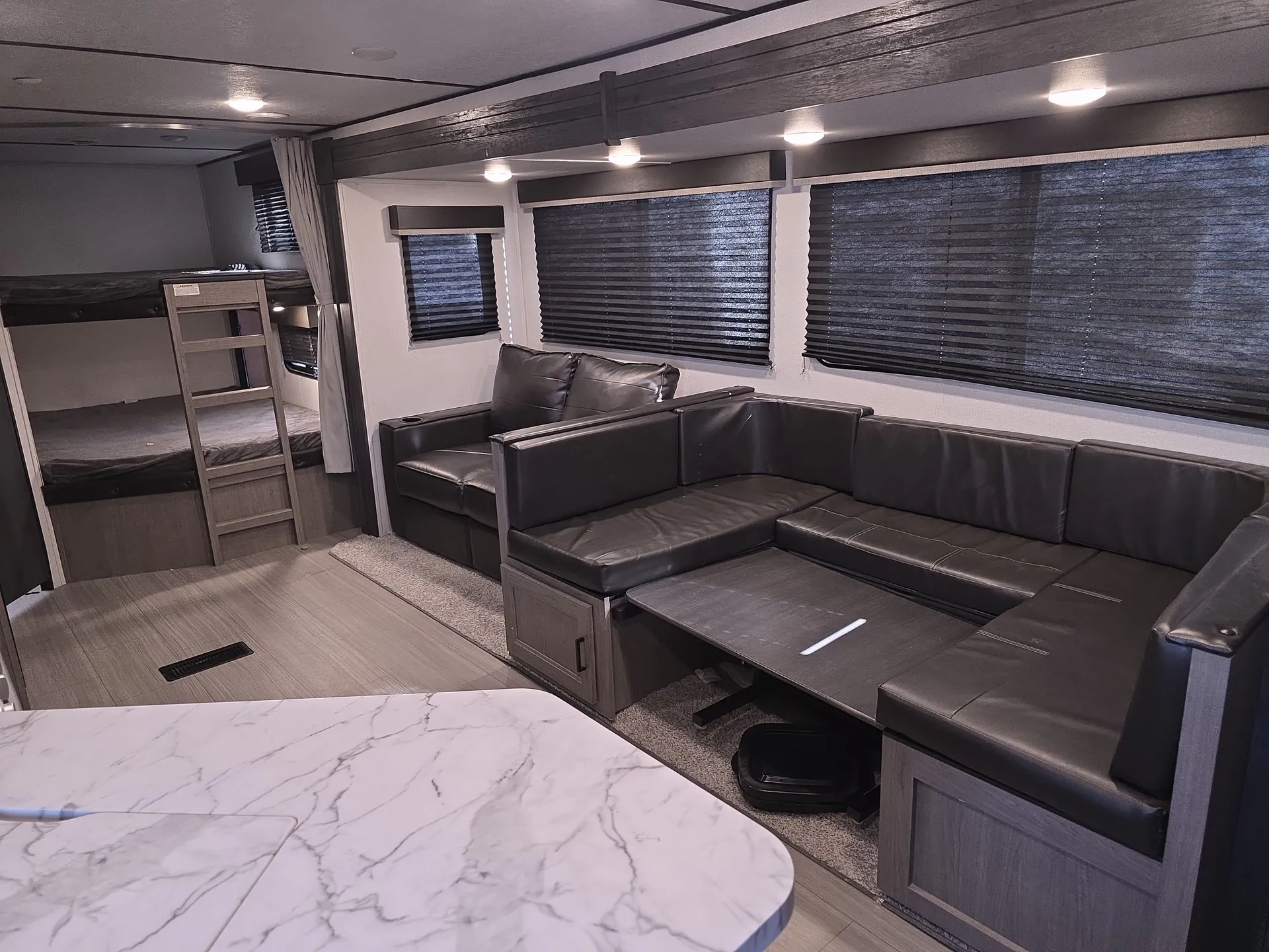 2021 Keystone Hideout 28BHSWE — living area main