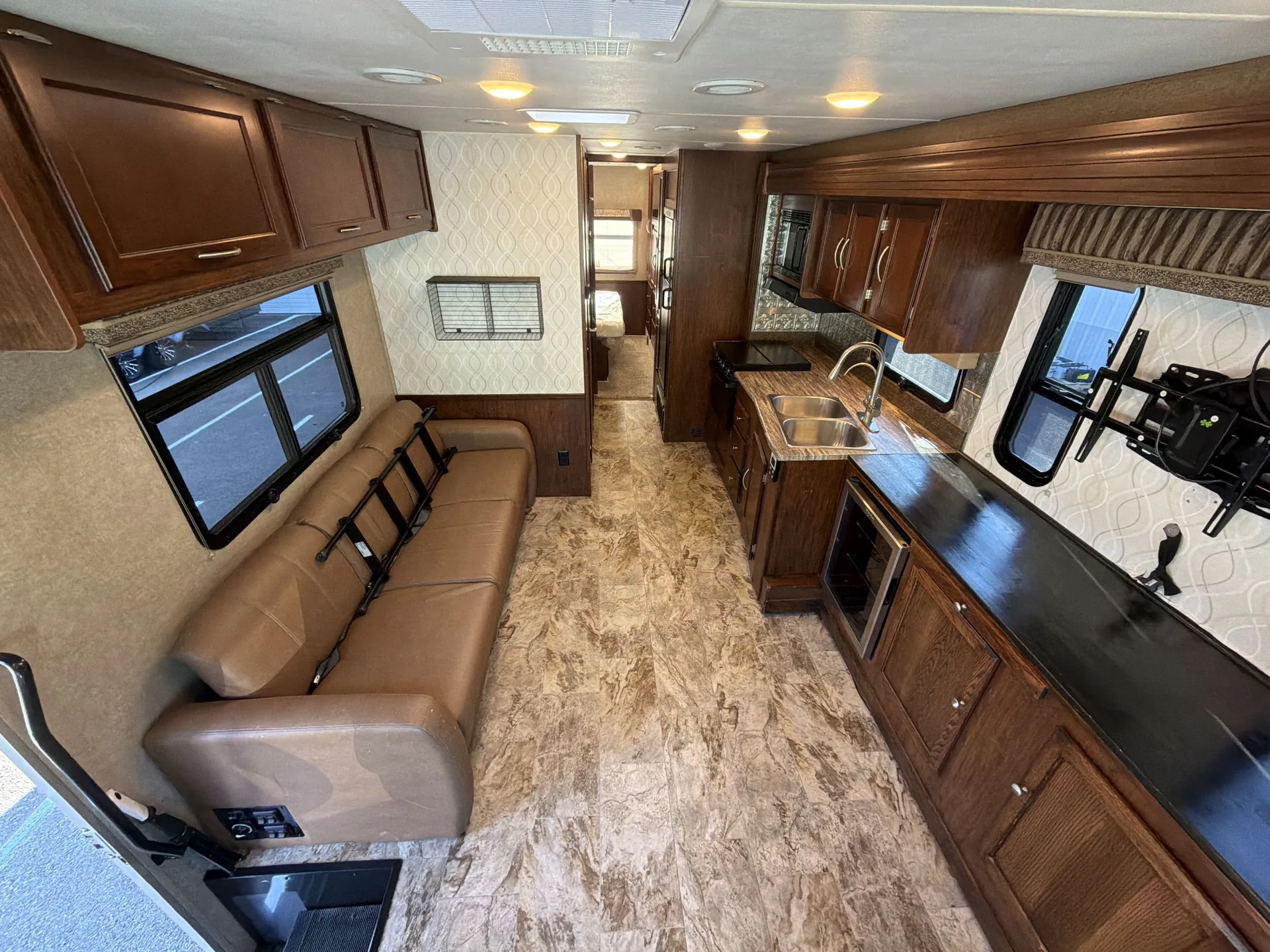 2017 Coachmen Pursuit 31SB — living area main
