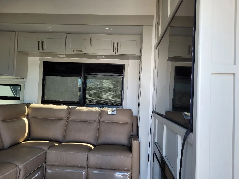 2026 Brinkley Model G 3970, Photos photo 4
