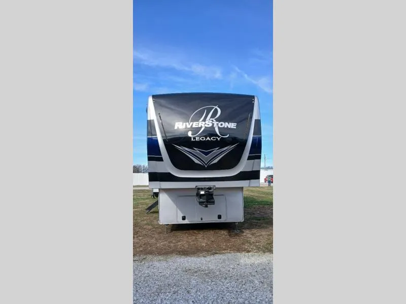 2022 Highland Ridge Silverstar XLT SF264RLS - Photo 3