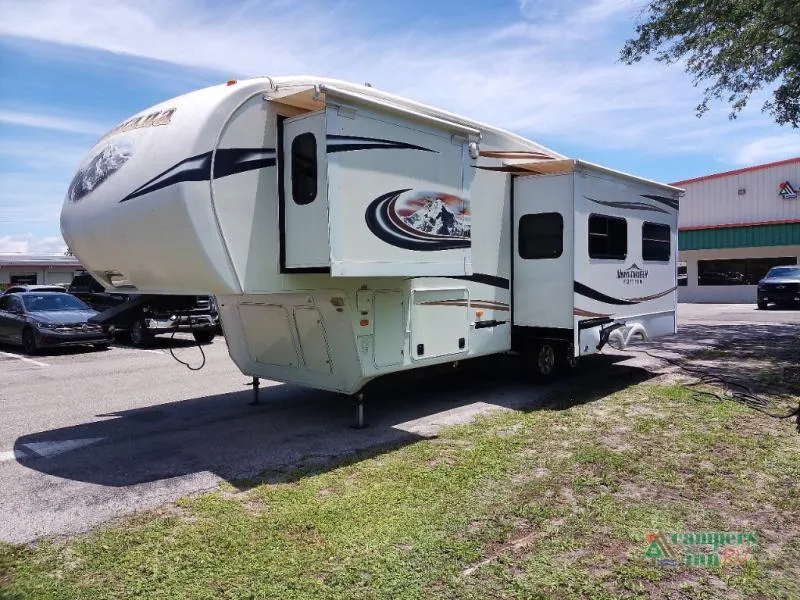 2012 Keystone RV Montana 290RLT - Photo 3