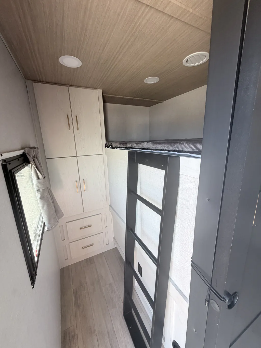 2027 Forest River Vibe 2900KB, Photos photo 9