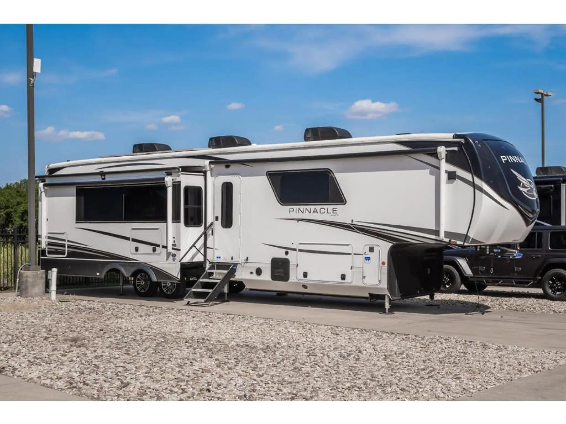 2024 Jayco Pinnacle 38FBRK - Photo 2