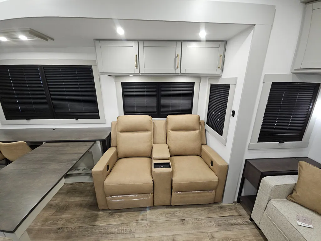 2026 Brinkley Model Z 3600, Photos photo 11