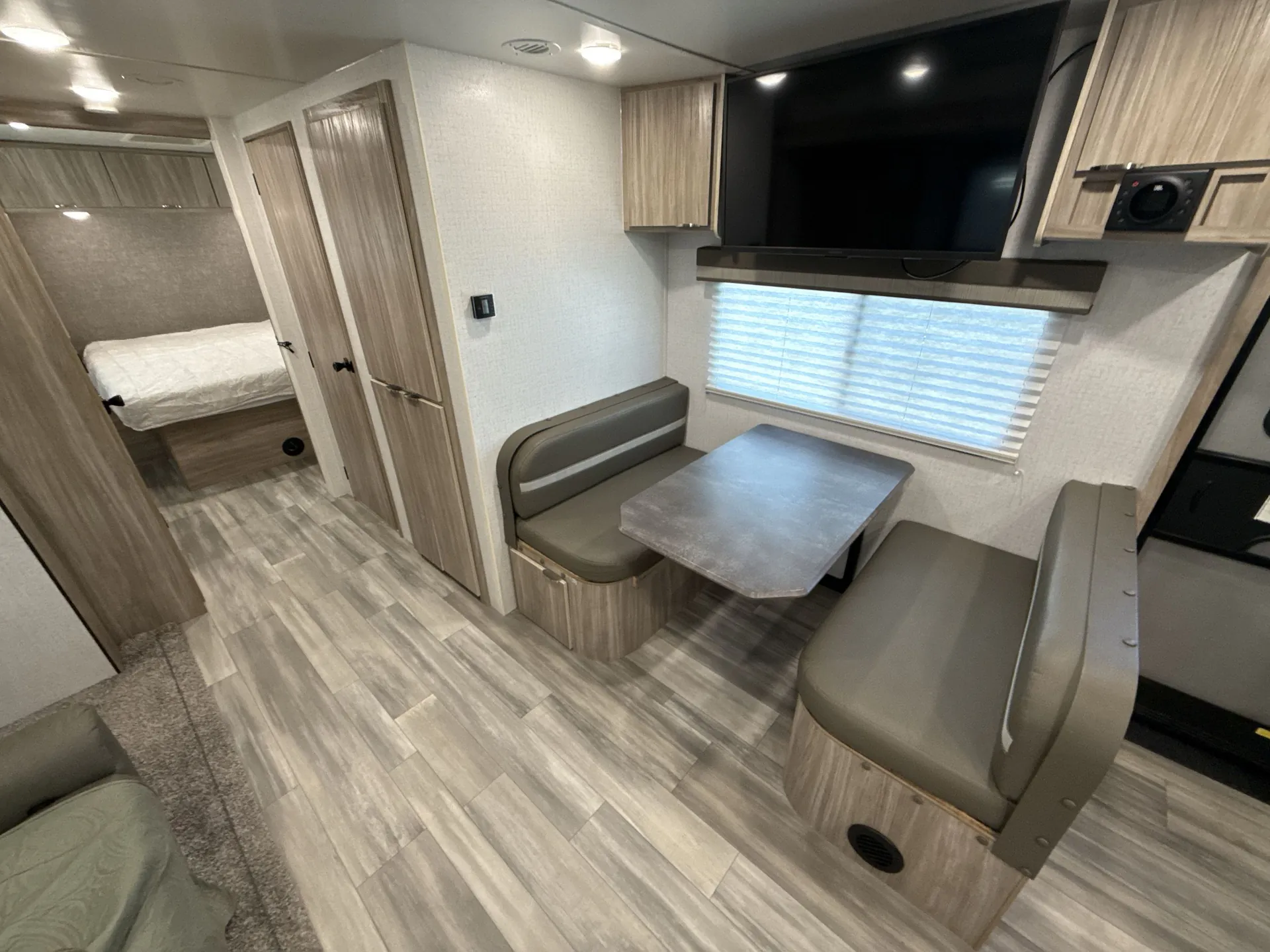 2022 Winnebago Minnie 2529RG — living area main
