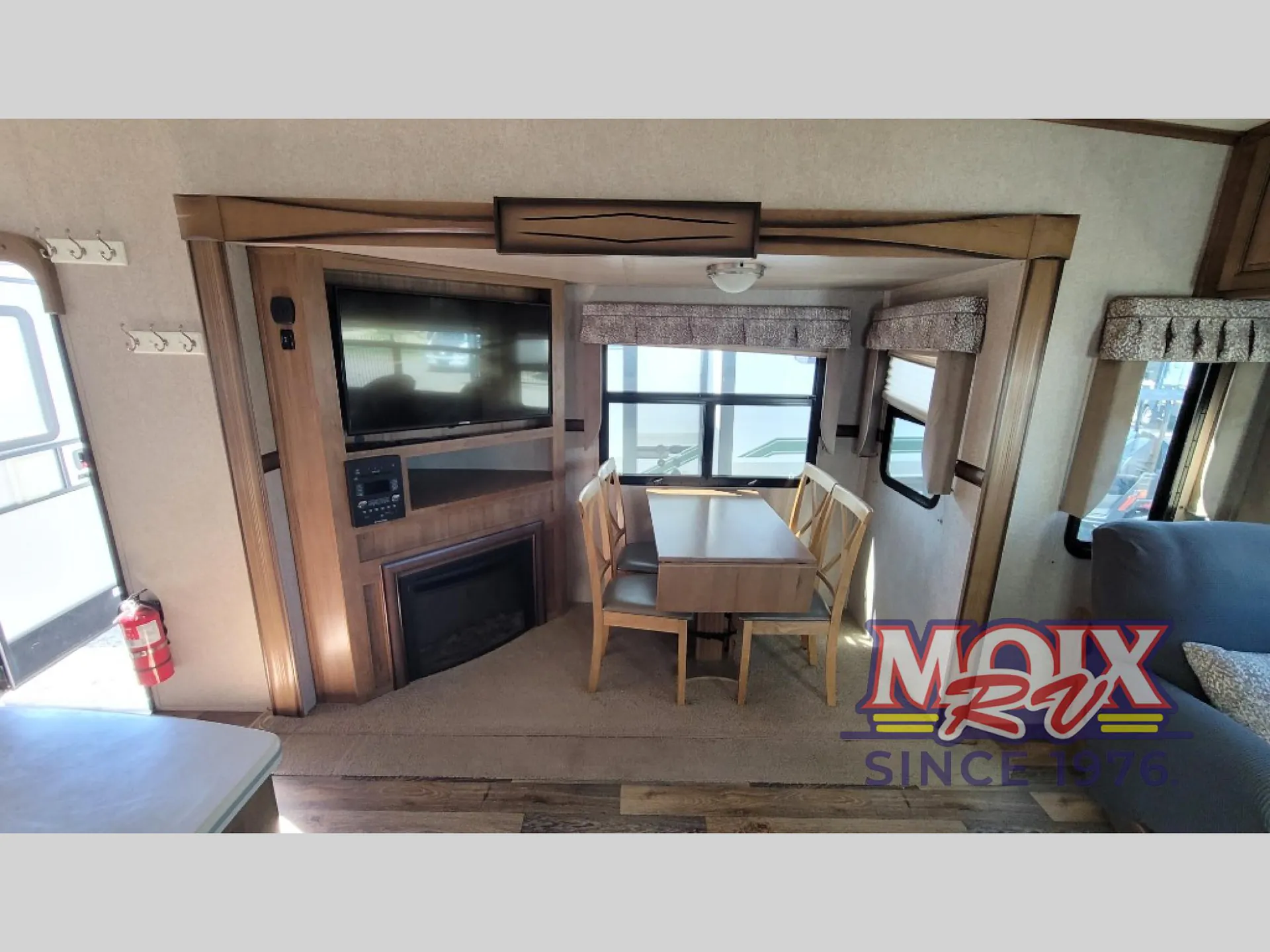 2017 Forest River Rockwood Signature Ultra Lite 8289WS — Photo 5