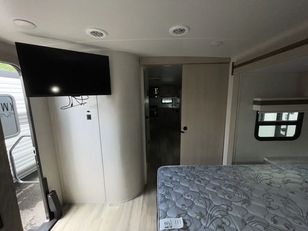 2023 Forest River Rockwood Ultra Lite 2614BS, Photos photo 32