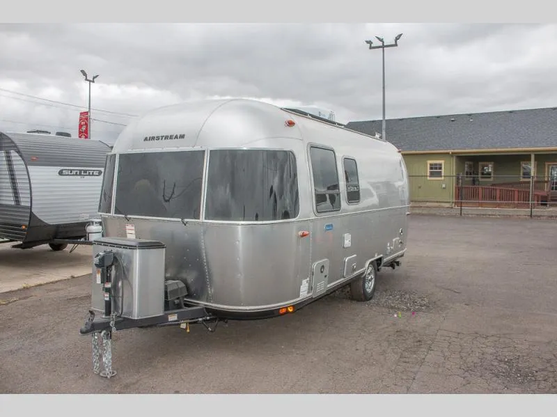 2025 Airstream Bambi 22FB - Photo 2