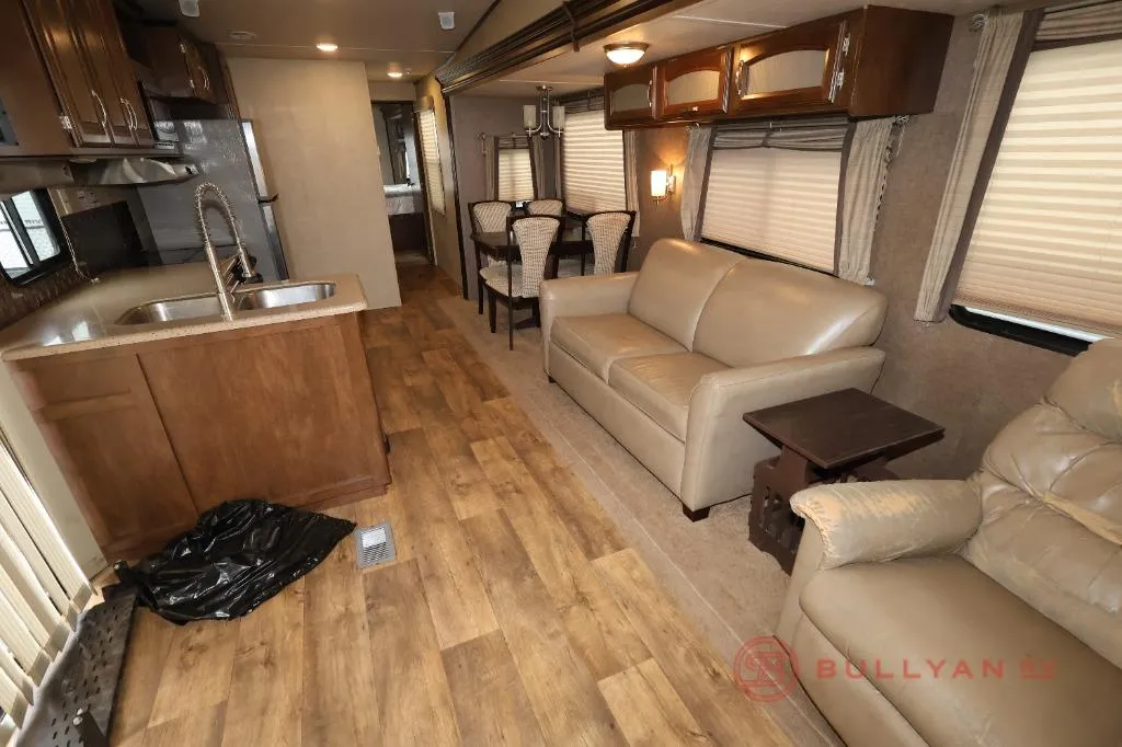 2016 Forest River Salem Villa Series 39FDEN Classic - Photo 2