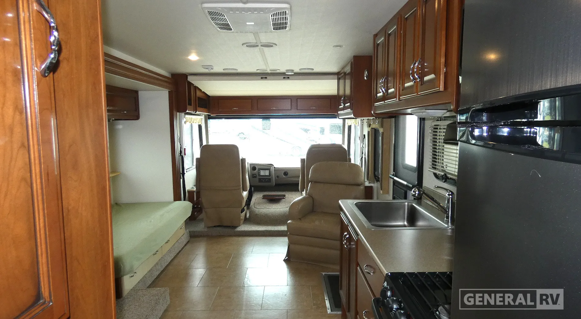 2016 Fleetwood Storm 32V - Photo 3
