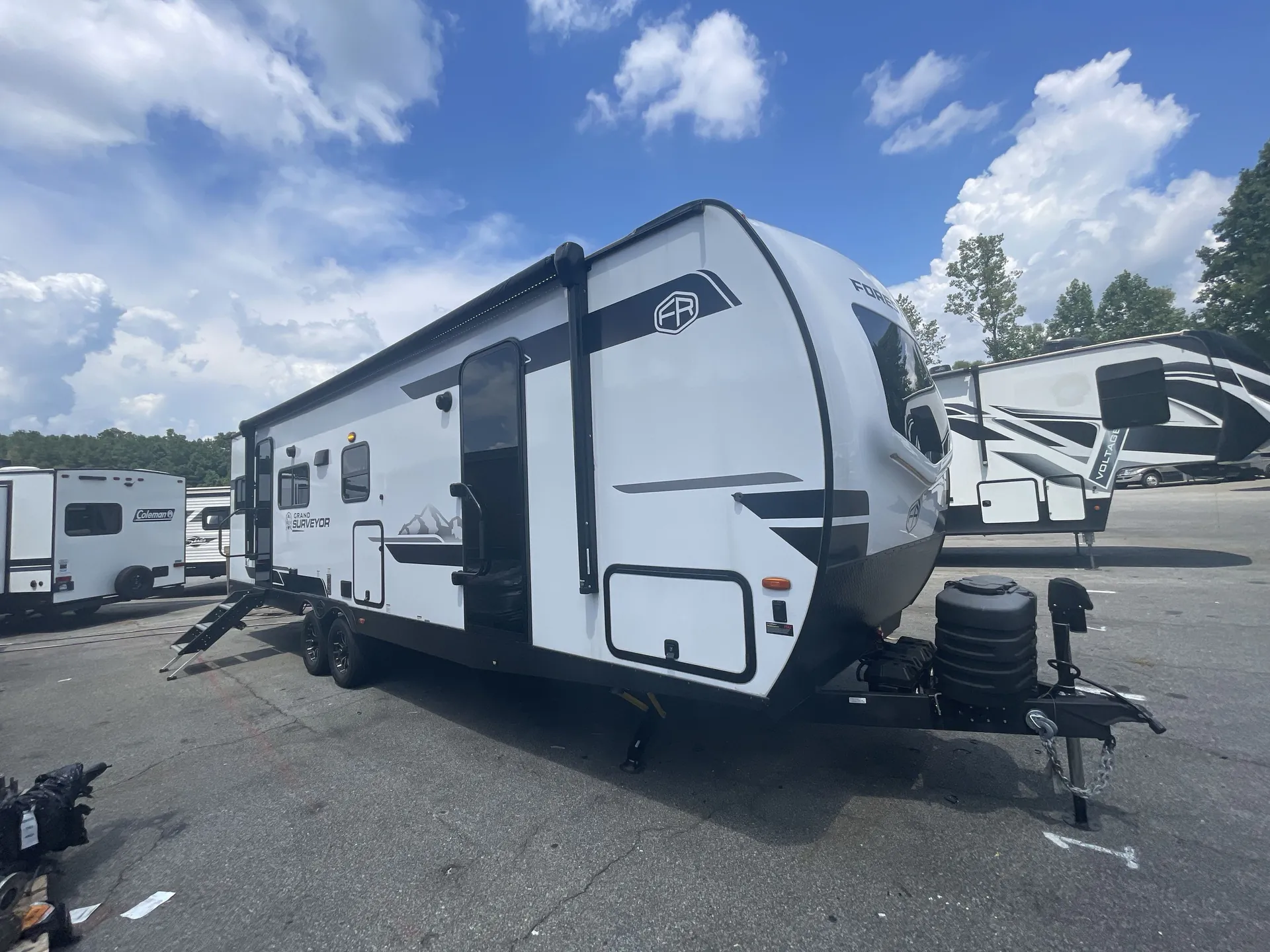 2025 Forest River Grand Surveyor 253RLS