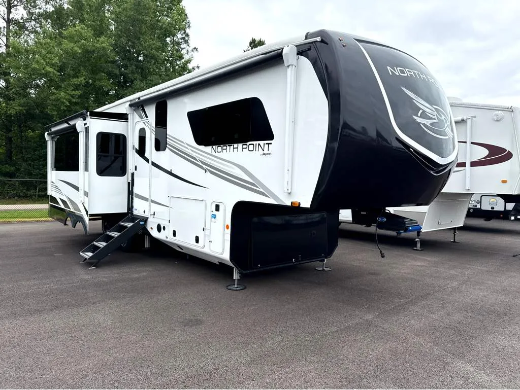 2025 Jayco North Point 310RLTS - Photo 2