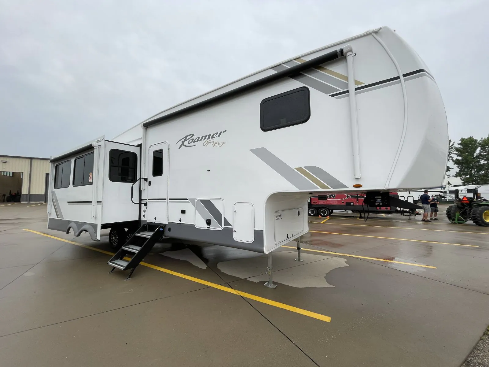 2027 Highland Ridge Roamer Light Duty 29RLTS dealer photo 1 from Premier RV