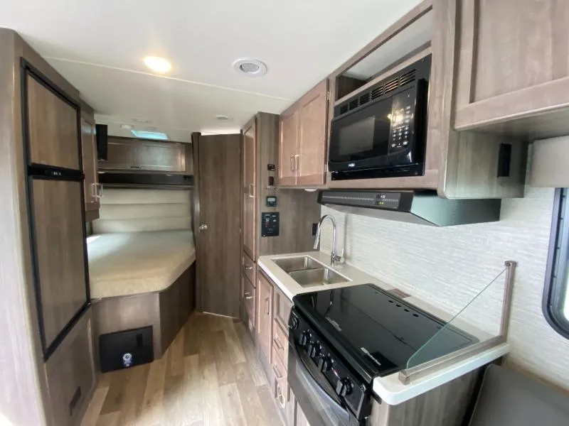 2024 Winnebago Spirit 25B - Photo 3