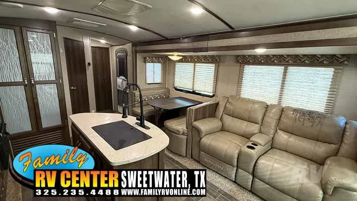 2019 Keystone Premier 34RIPR - Photo 3