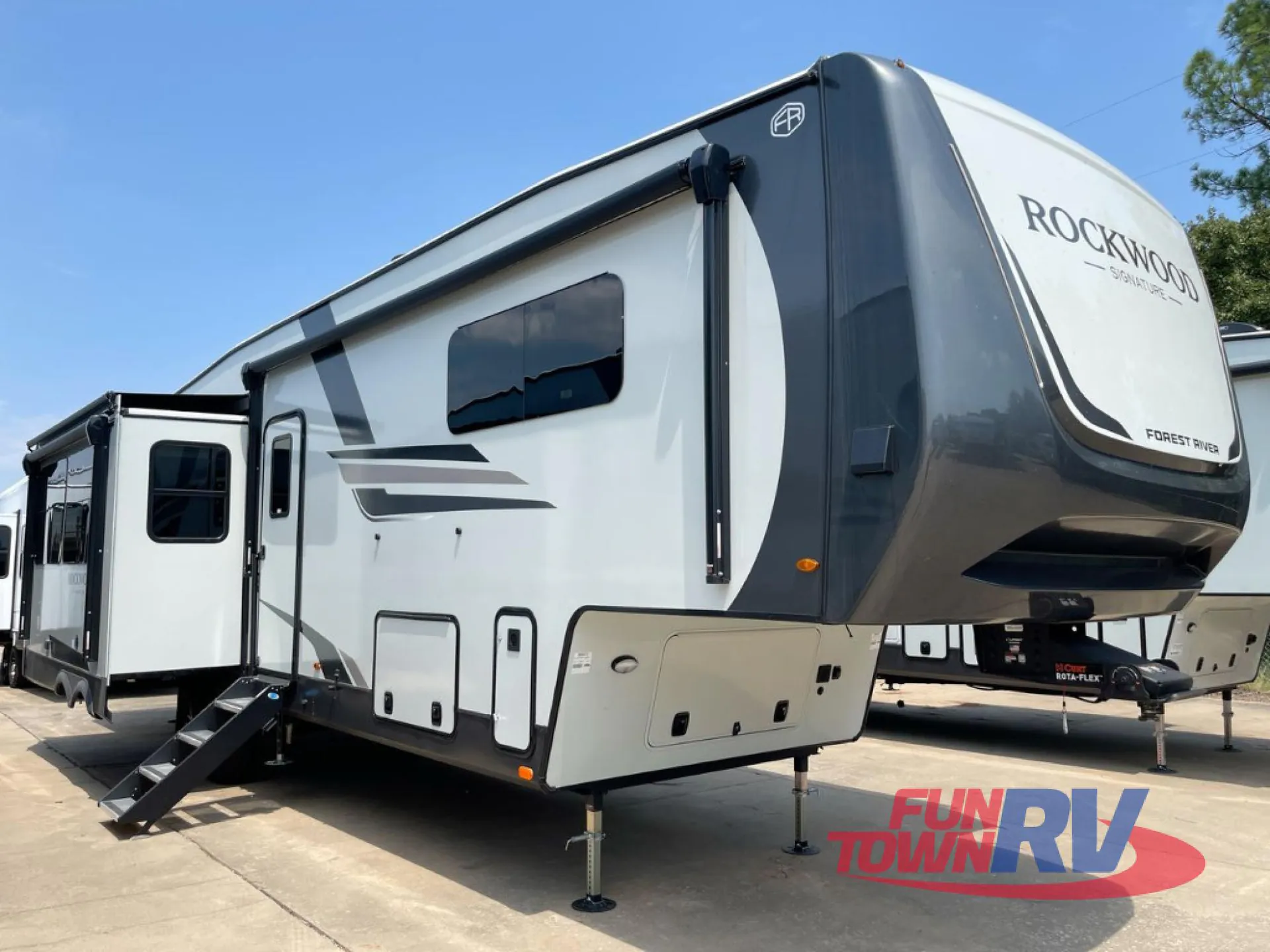 2026 Forest River Rockwood Signature 405SBH - Photo 2