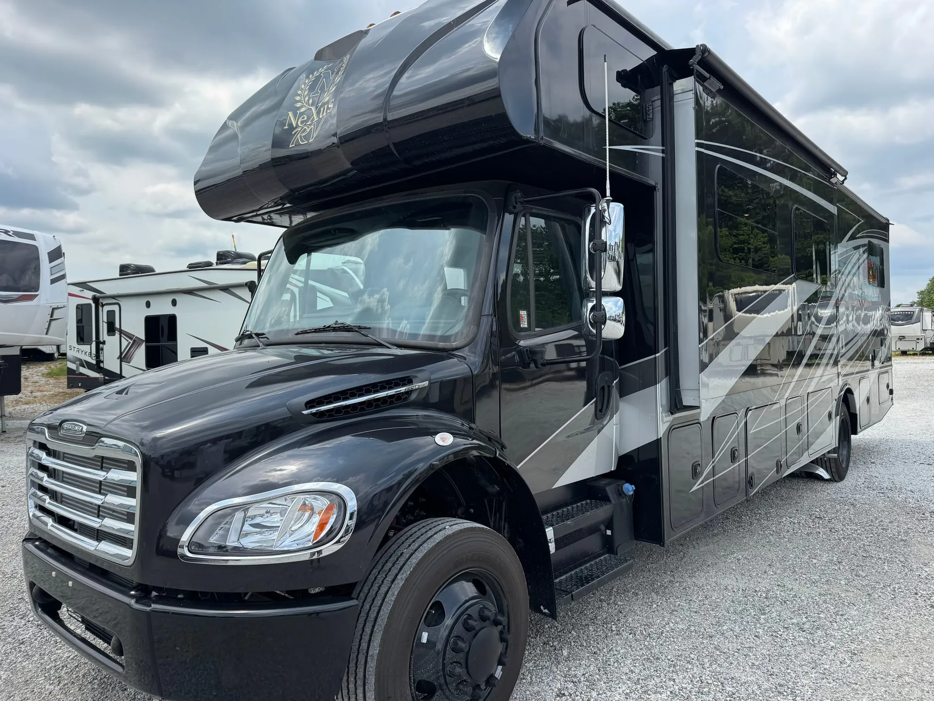 2027 Nexus Wraith 35F - Photo 3