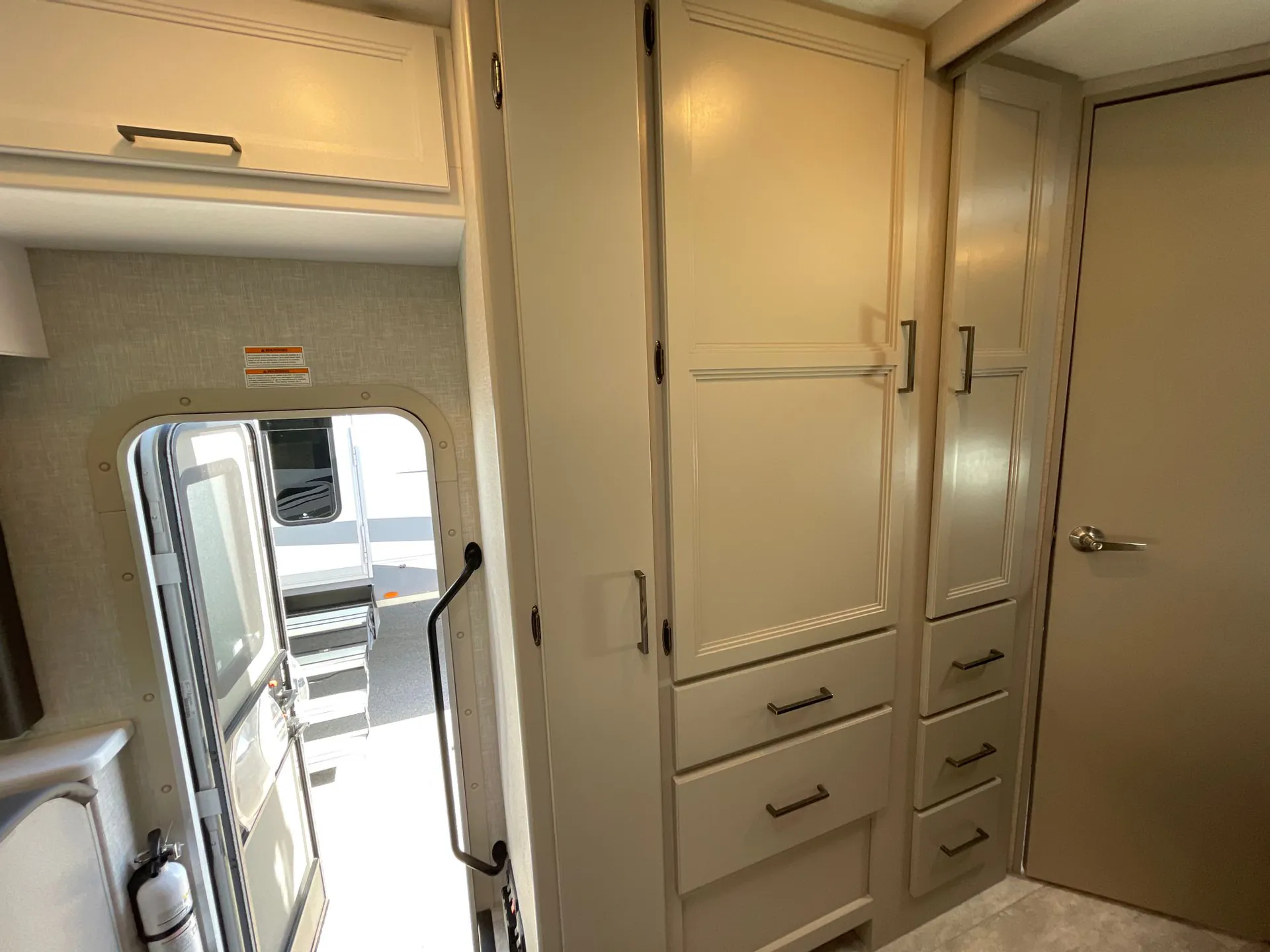 2025 Thor Motor Coach Quantum LC26 - Photo 3