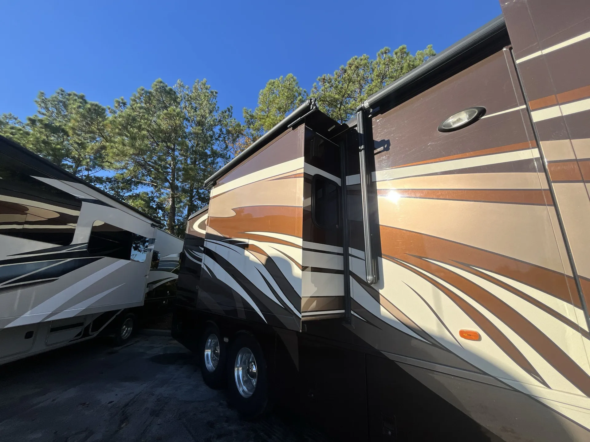 2014 Newmar Dutch Star 4369 — living area main