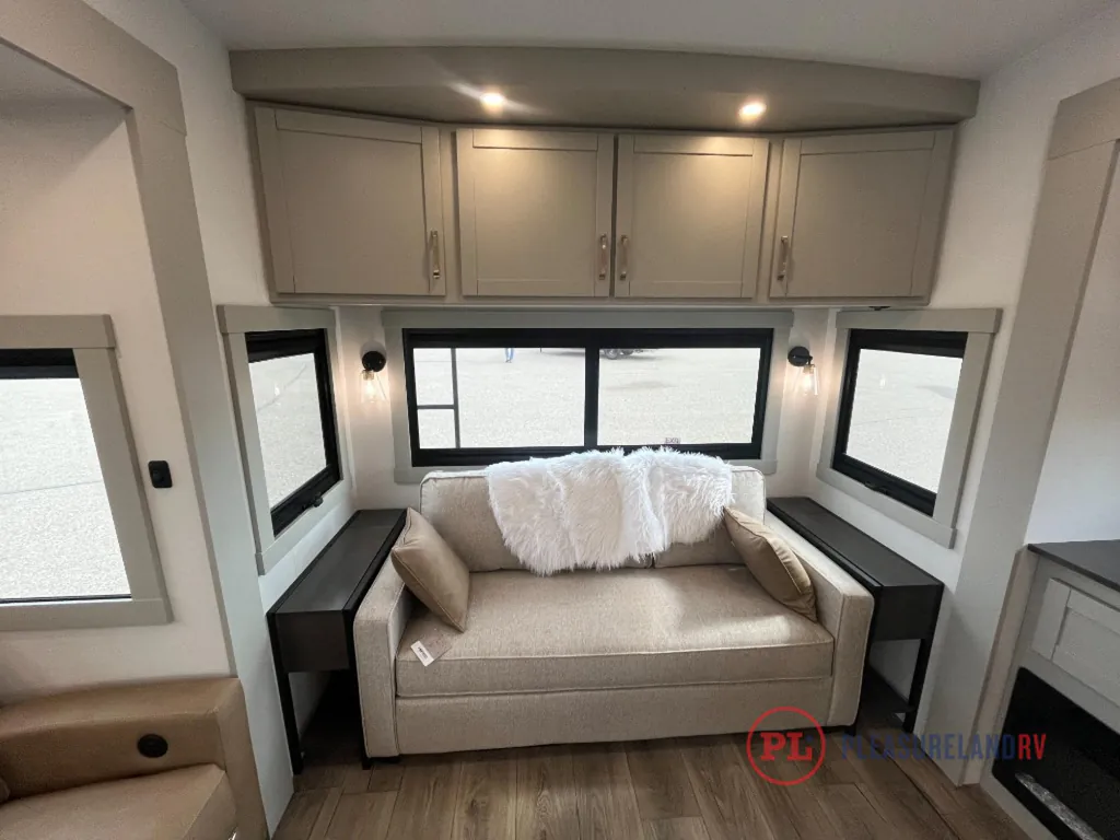 2026 Brinkley Model Z 3600, Photos photo 9