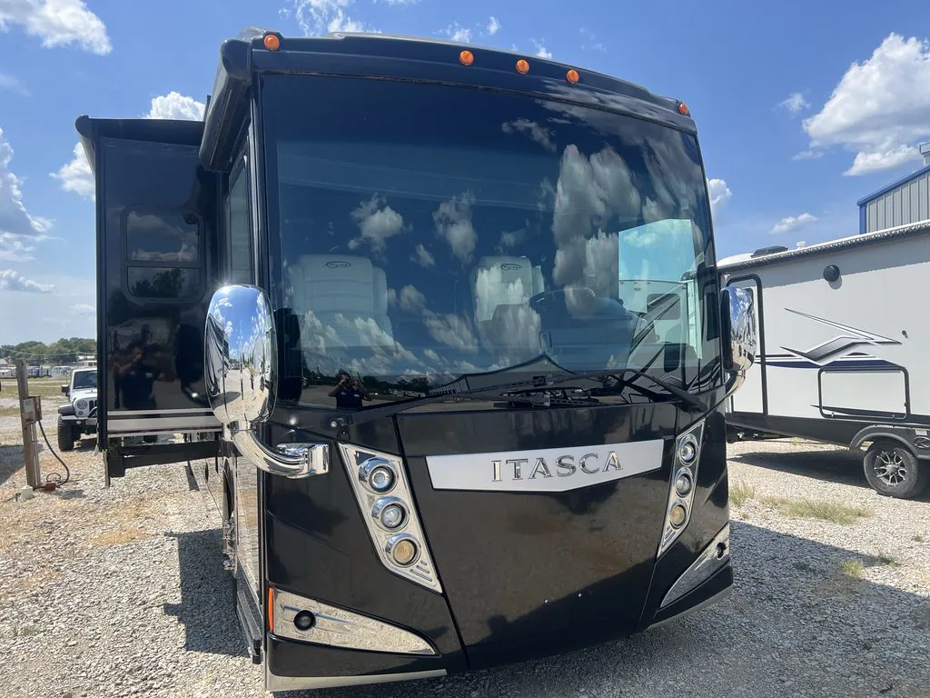 2016 Winnebago Ellipse Ultra 42HL - Photo 2
