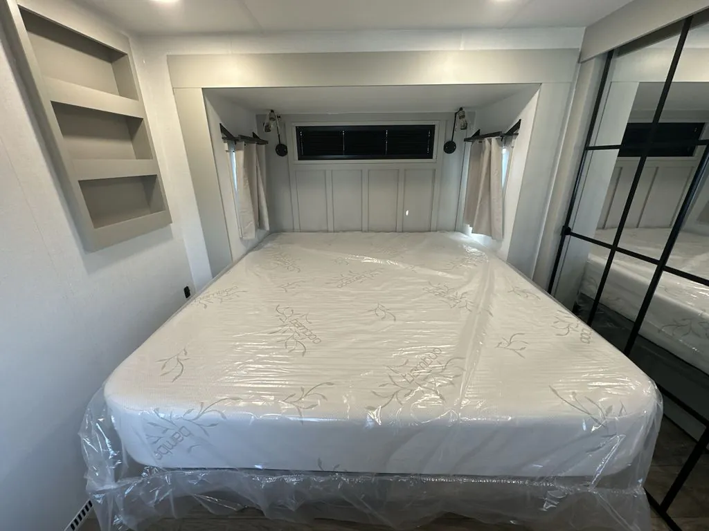 2026 Brinkley Model G 3950, Photos photo 22