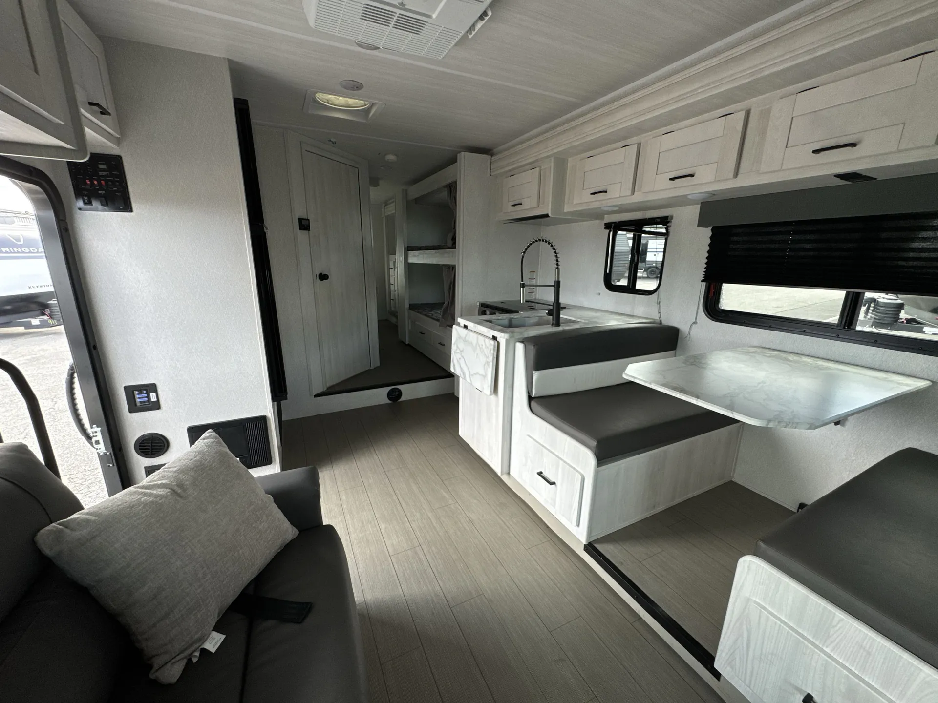 2023 East to West Entrada 3100FB — living area main