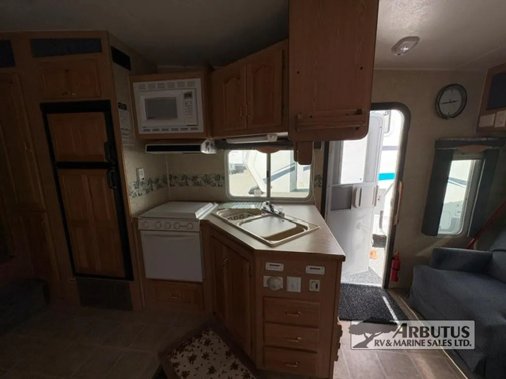 2005 Forest River Wildcat 27RL, Photos photo 23