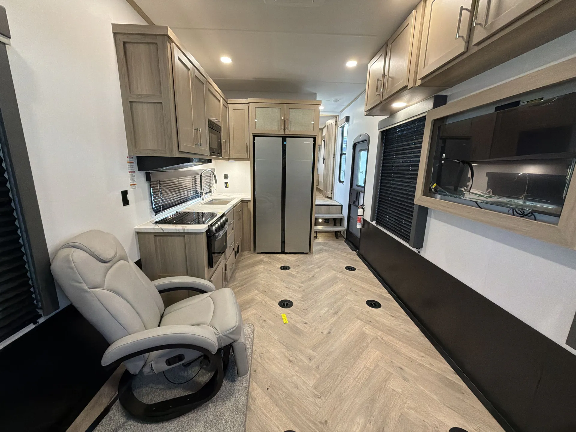 2026 Keystone Carbon 310 — living area main