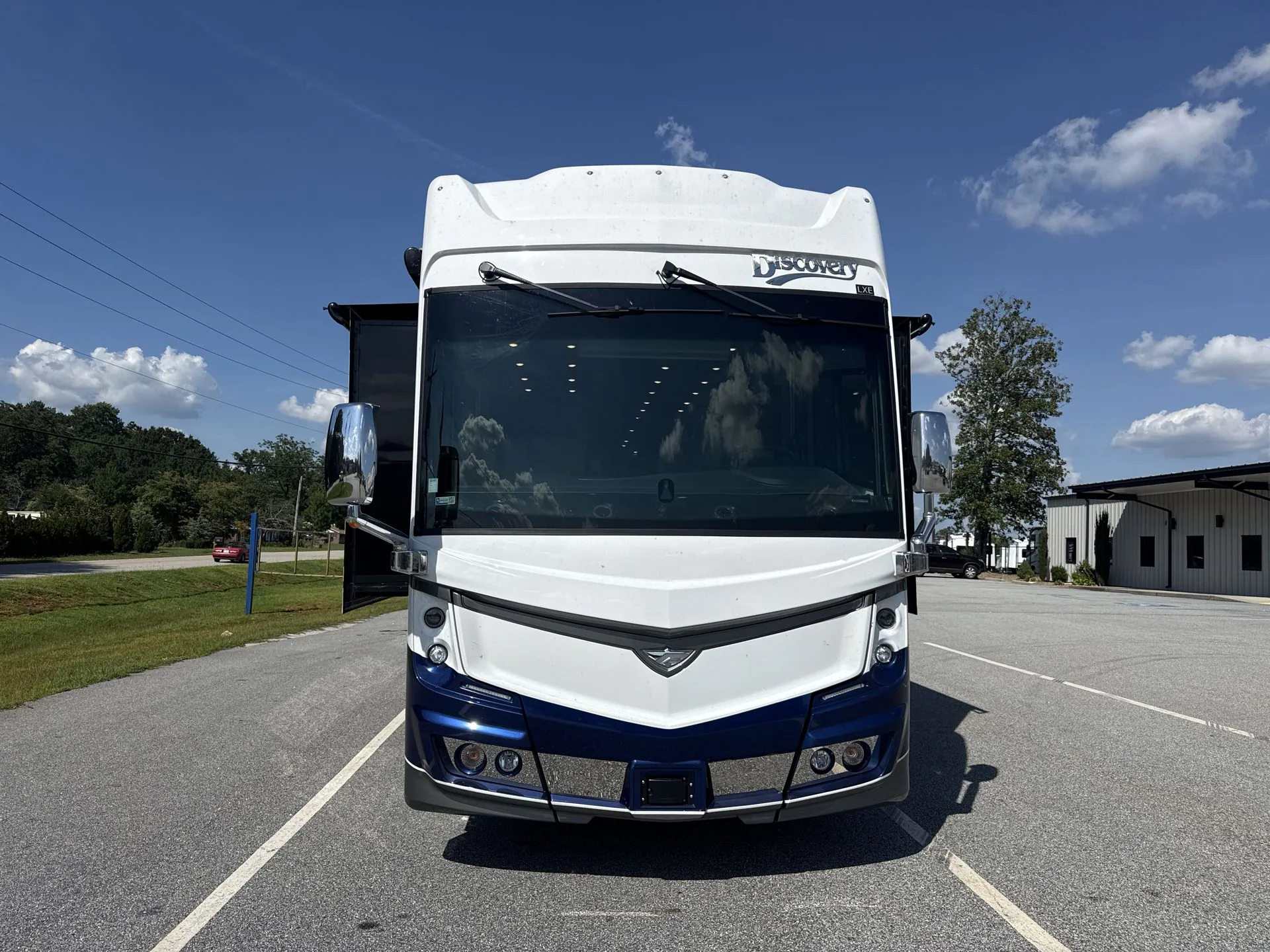 2026 Fleetwood Discovery LXE 44S - Photo 3