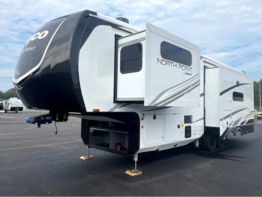 2026 Jayco North Point 310RLTS - Photo 3