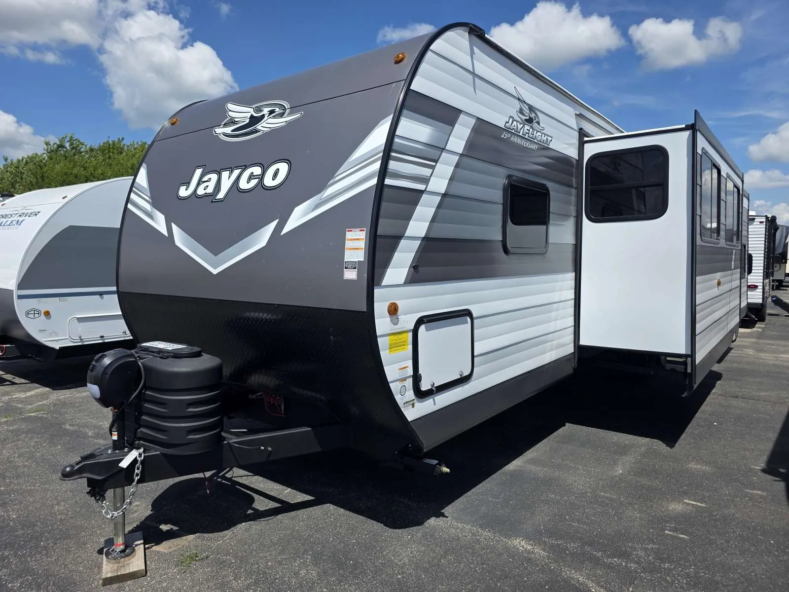 2027 Jayco Jay Flight SLX 321BDS - Photo 3