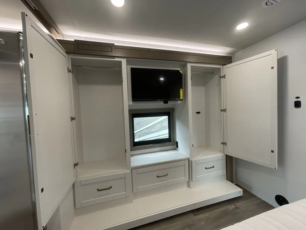 2027 Entegra Coach Vision XL 36C, Photos photo 25