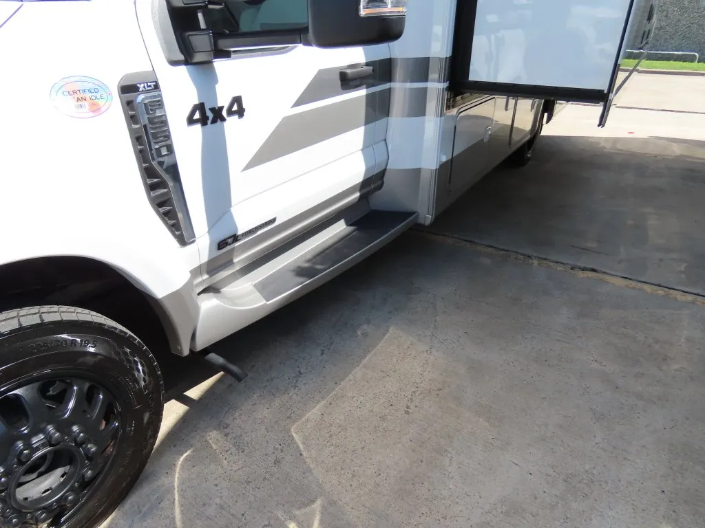 2026 Thor Motor Coach Magnitude Grand S29 - Photo 4