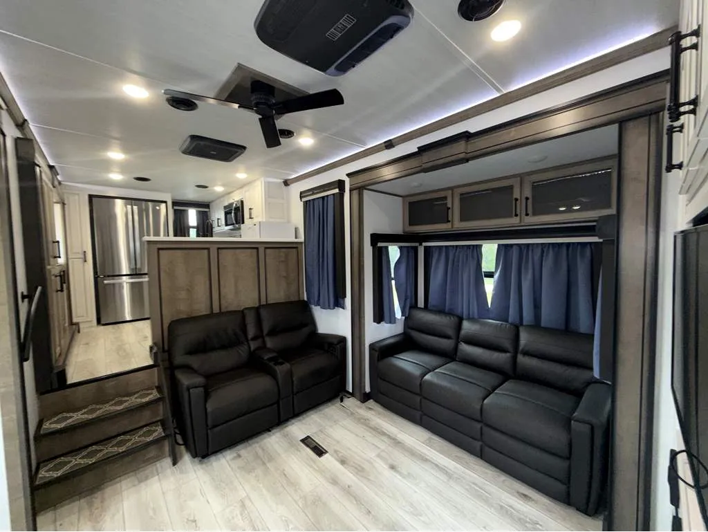 2024 Keystone Montana 3901RK - Photo 4